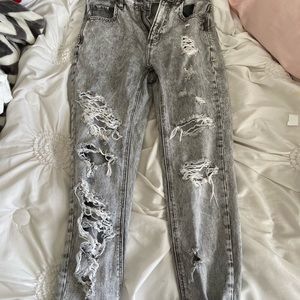 american eagle distressed denim mom jean